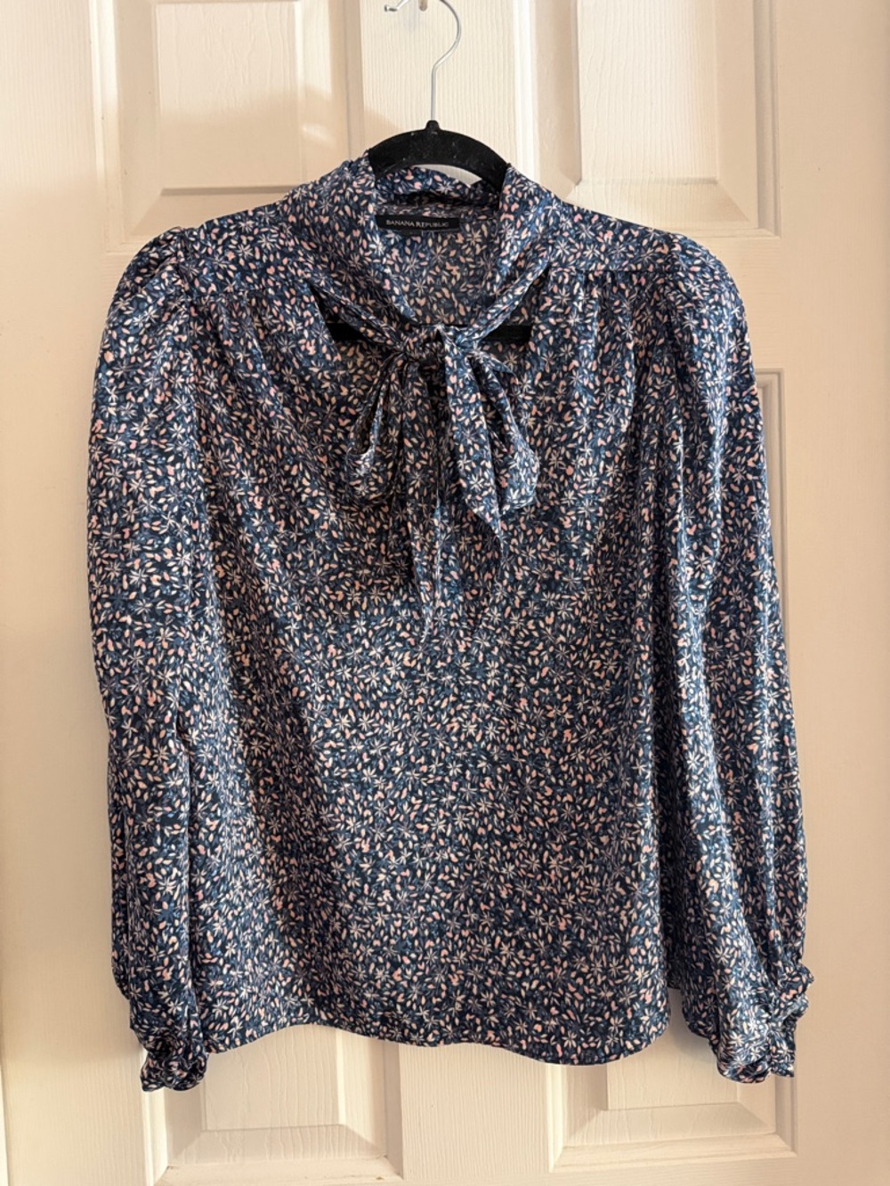 Banana Republic Navy Floral Tie-Neck Blouse with Pink Accents small